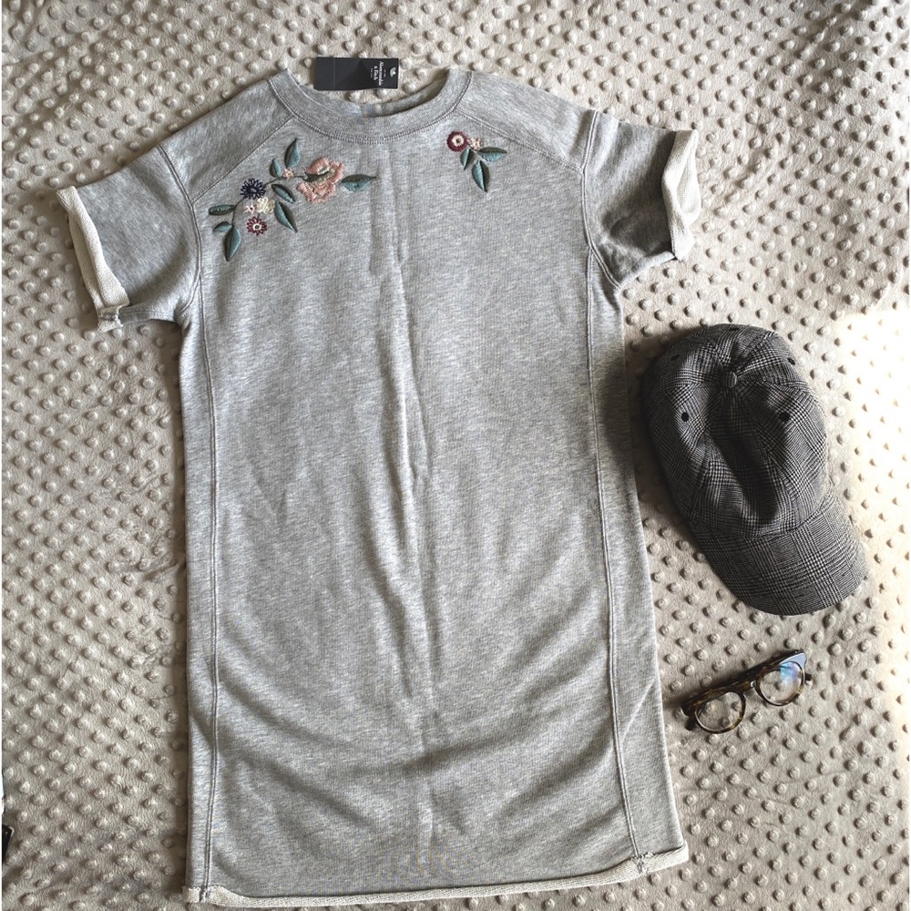 Sweatshirt Dress 🧢 👟 🍸